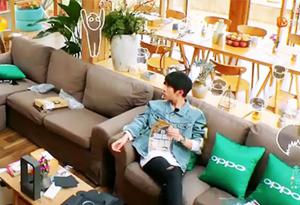 易烊千玺偷吃香蕉黄色电影!